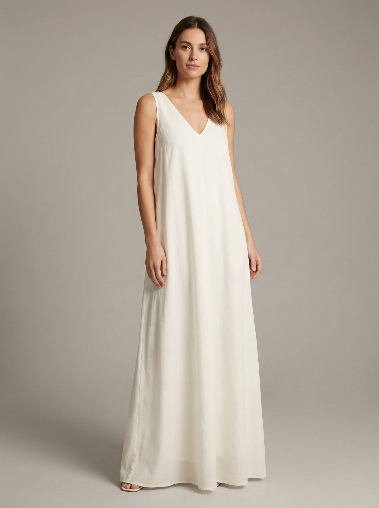 Elara | Ivory V-Neck Summer Maxi Dress with Flowing Silhouette
