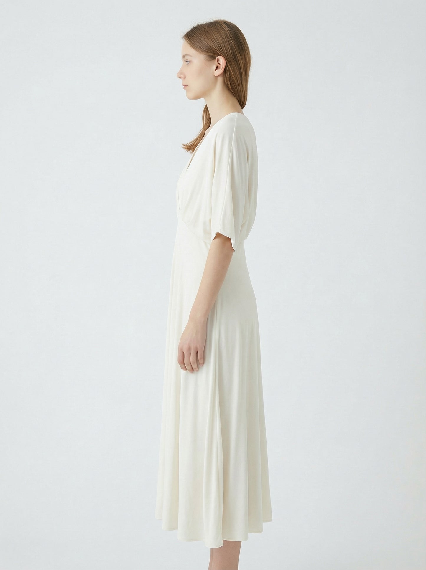 Elara | Ivory V-Neck Summer Maxi Dress with Flowing Silhouette